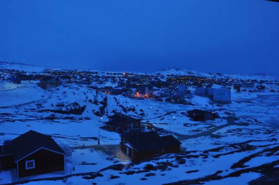 A noite não fica mais escura que isso, perto da meia noite, em Ilulissat, na Groelândia